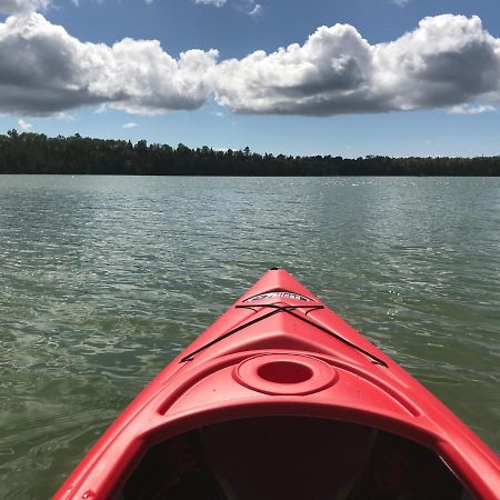 Lakefront Hope Lodge Miller Lake Екстериор снимка