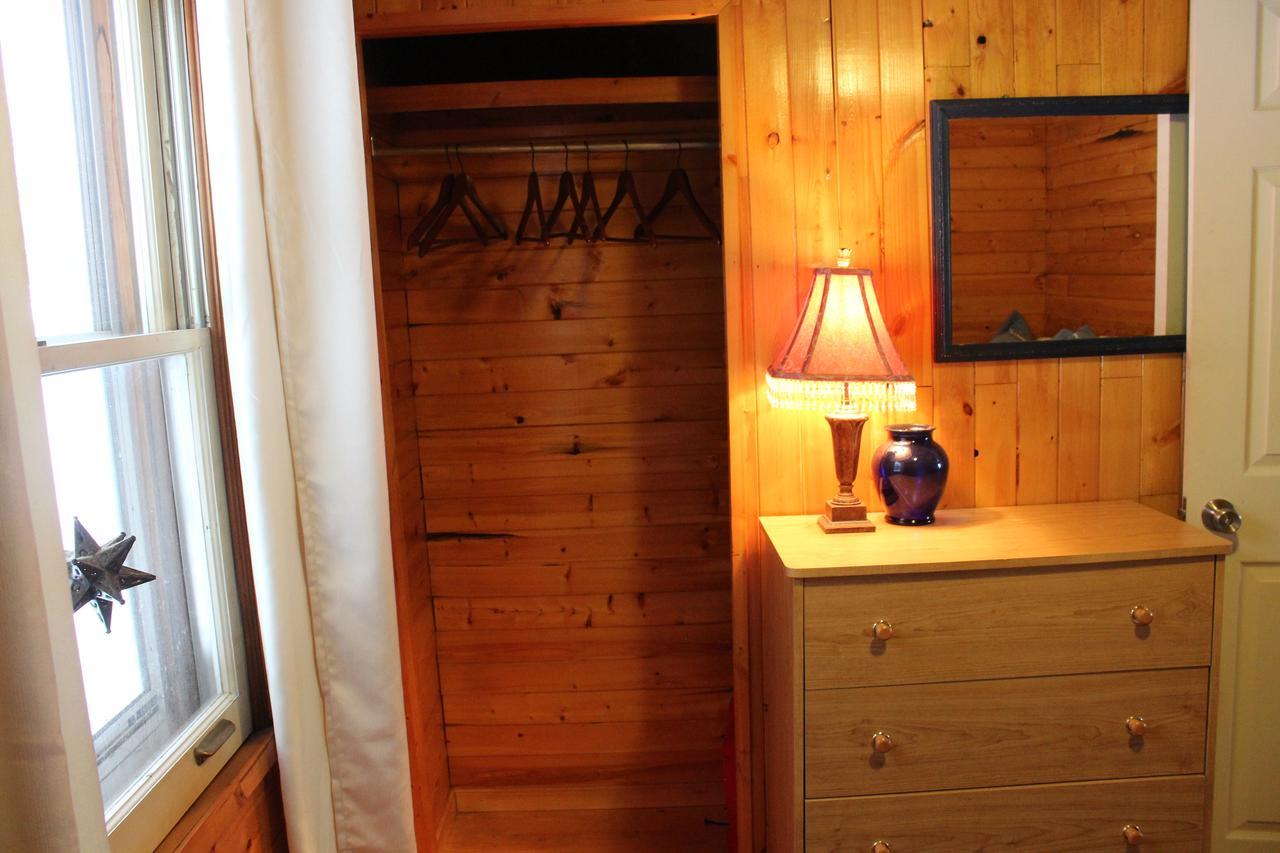 Lakefront Hope Lodge Miller Lake Екстериор снимка