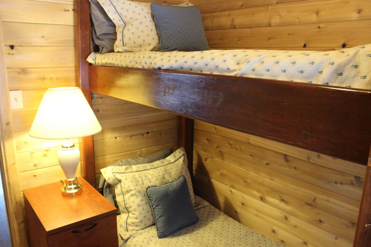 Lakefront Hope Lodge Miller Lake Екстериор снимка