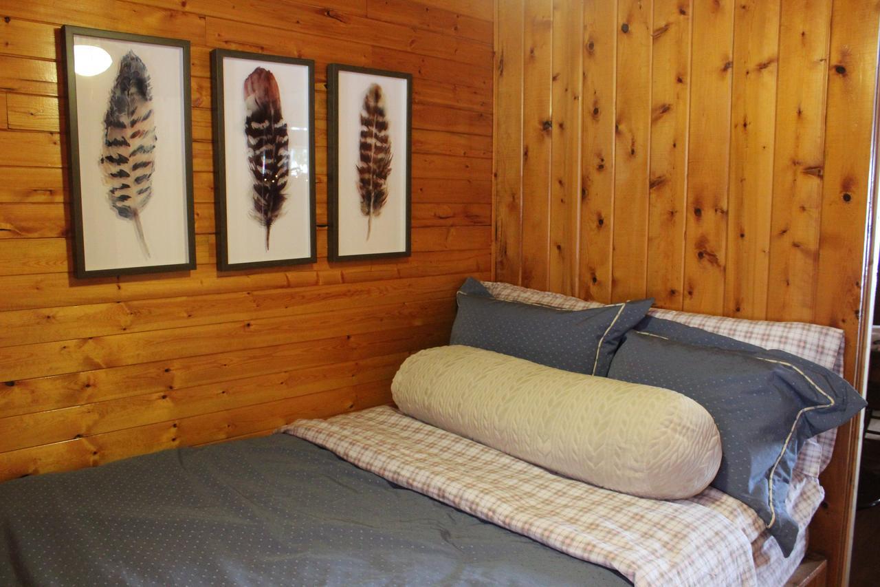 Lakefront Hope Lodge Miller Lake Екстериор снимка