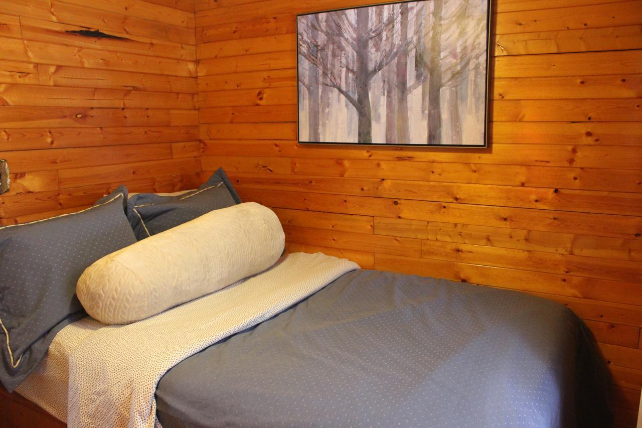 Lakefront Hope Lodge Miller Lake Екстериор снимка