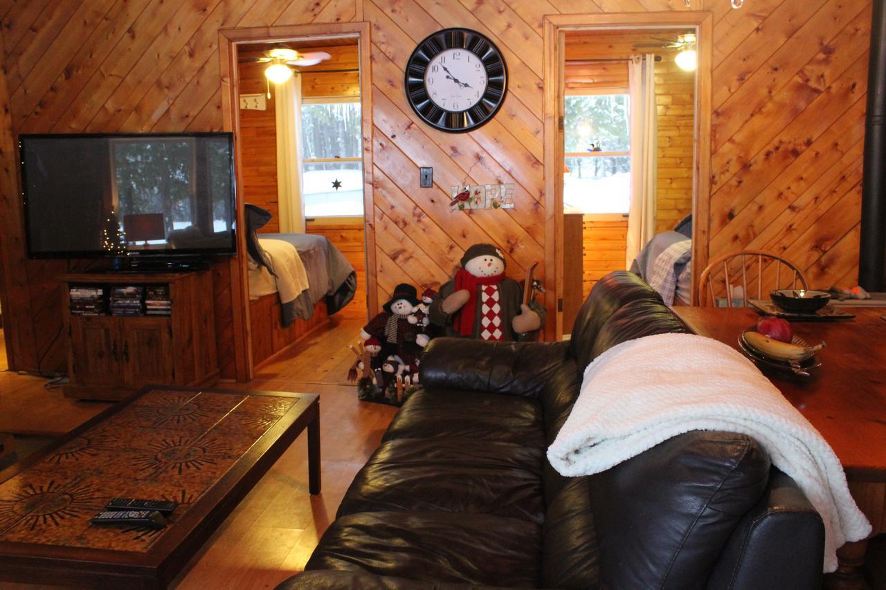 Lakefront Hope Lodge Miller Lake Екстериор снимка