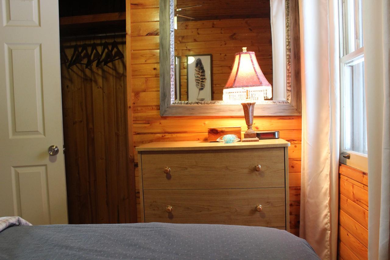 Lakefront Hope Lodge Miller Lake Екстериор снимка