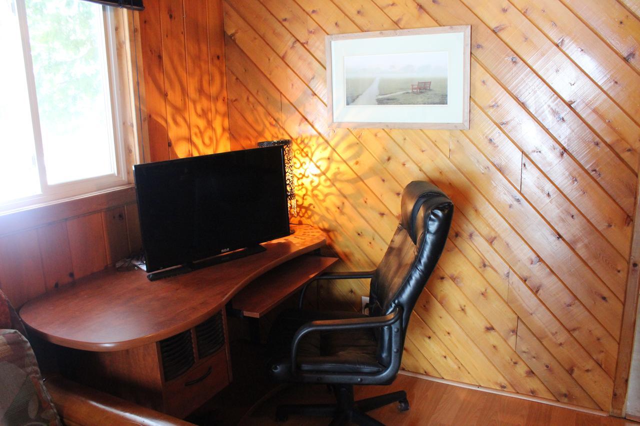 Lakefront Hope Lodge Miller Lake Екстериор снимка