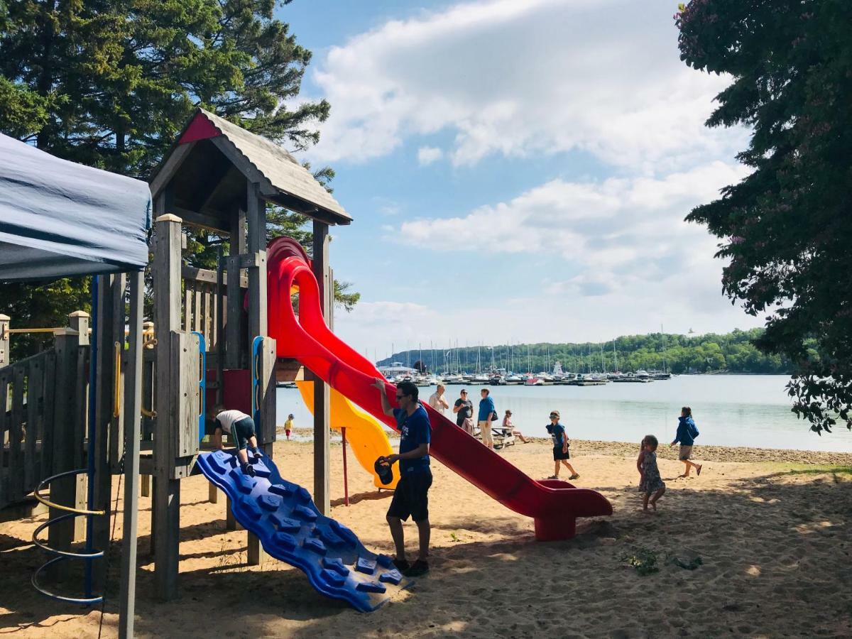 Lakefront Hope Lodge Miller Lake Екстериор снимка