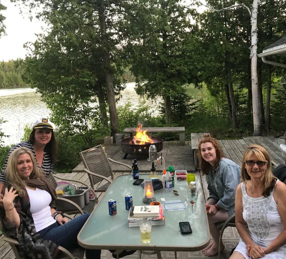 Lakefront Hope Lodge Miller Lake Екстериор снимка