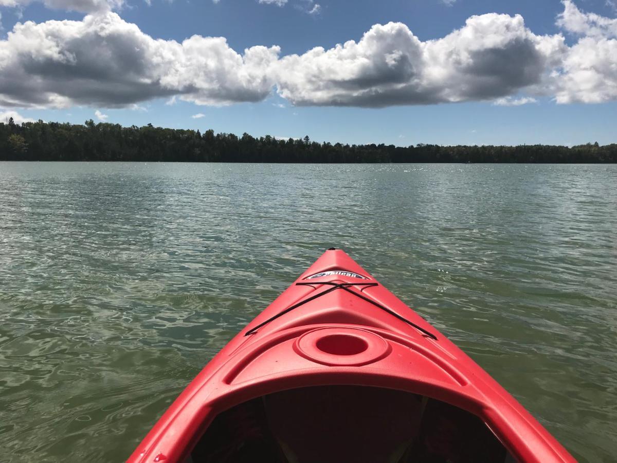 Lakefront Hope Lodge Miller Lake Екстериор снимка