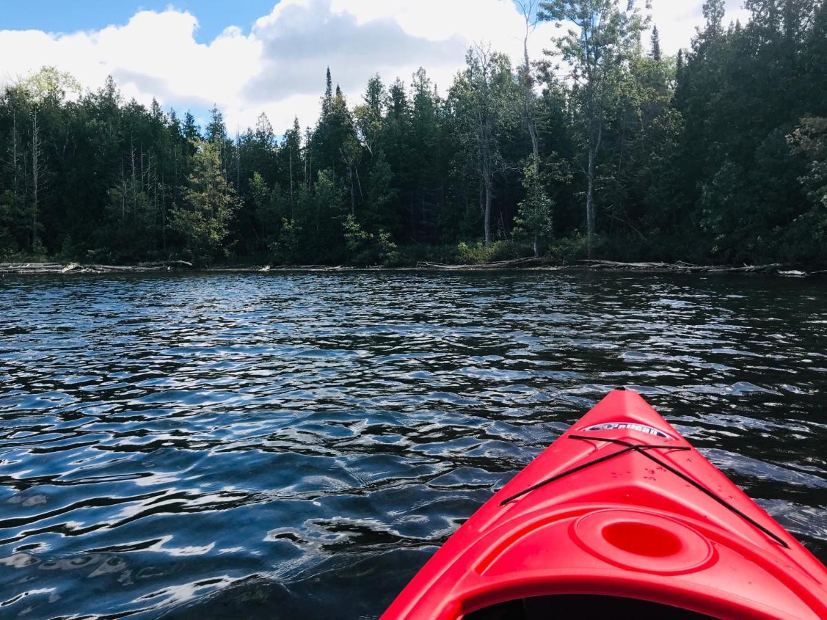 Lakefront Hope Lodge Miller Lake Екстериор снимка