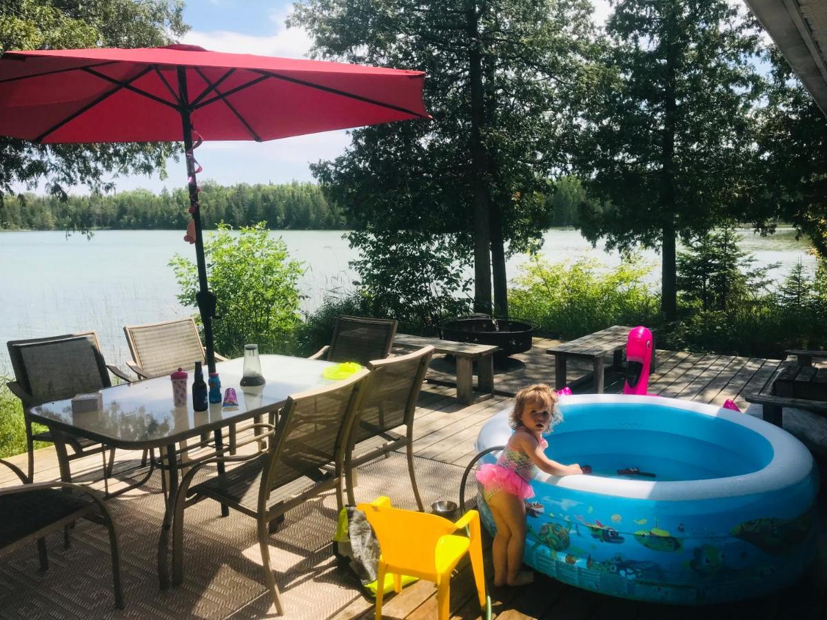 Lakefront Hope Lodge Miller Lake Екстериор снимка