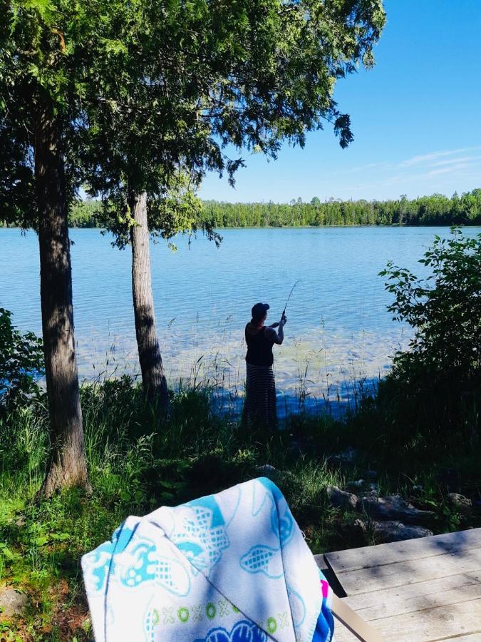Lakefront Hope Lodge Miller Lake Екстериор снимка