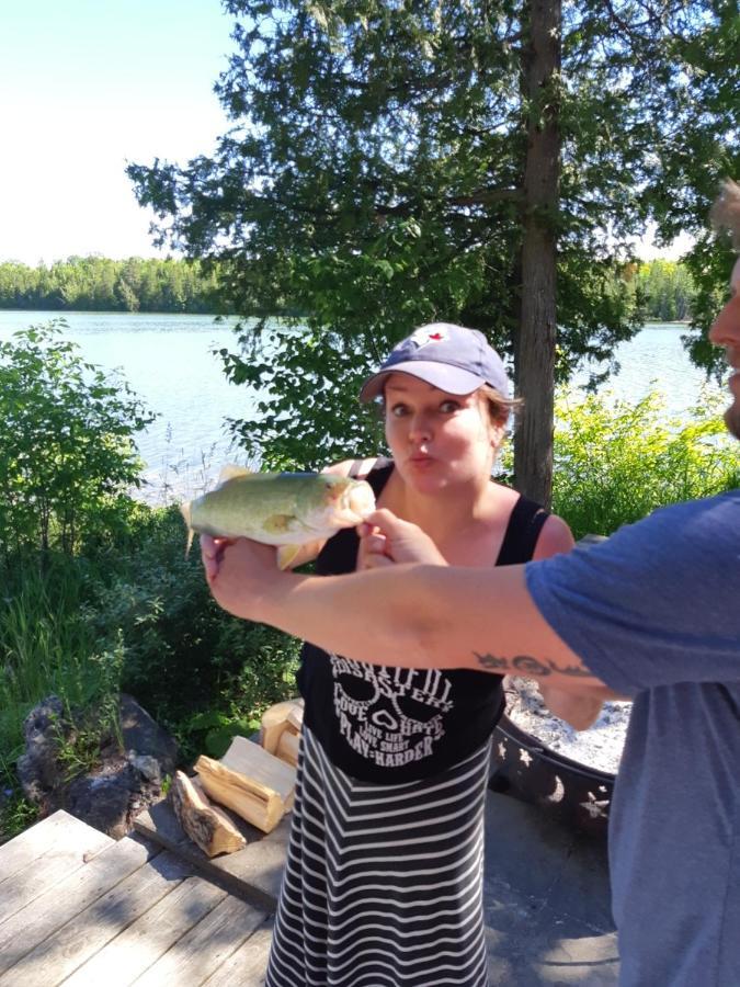 Lakefront Hope Lodge Miller Lake Екстериор снимка