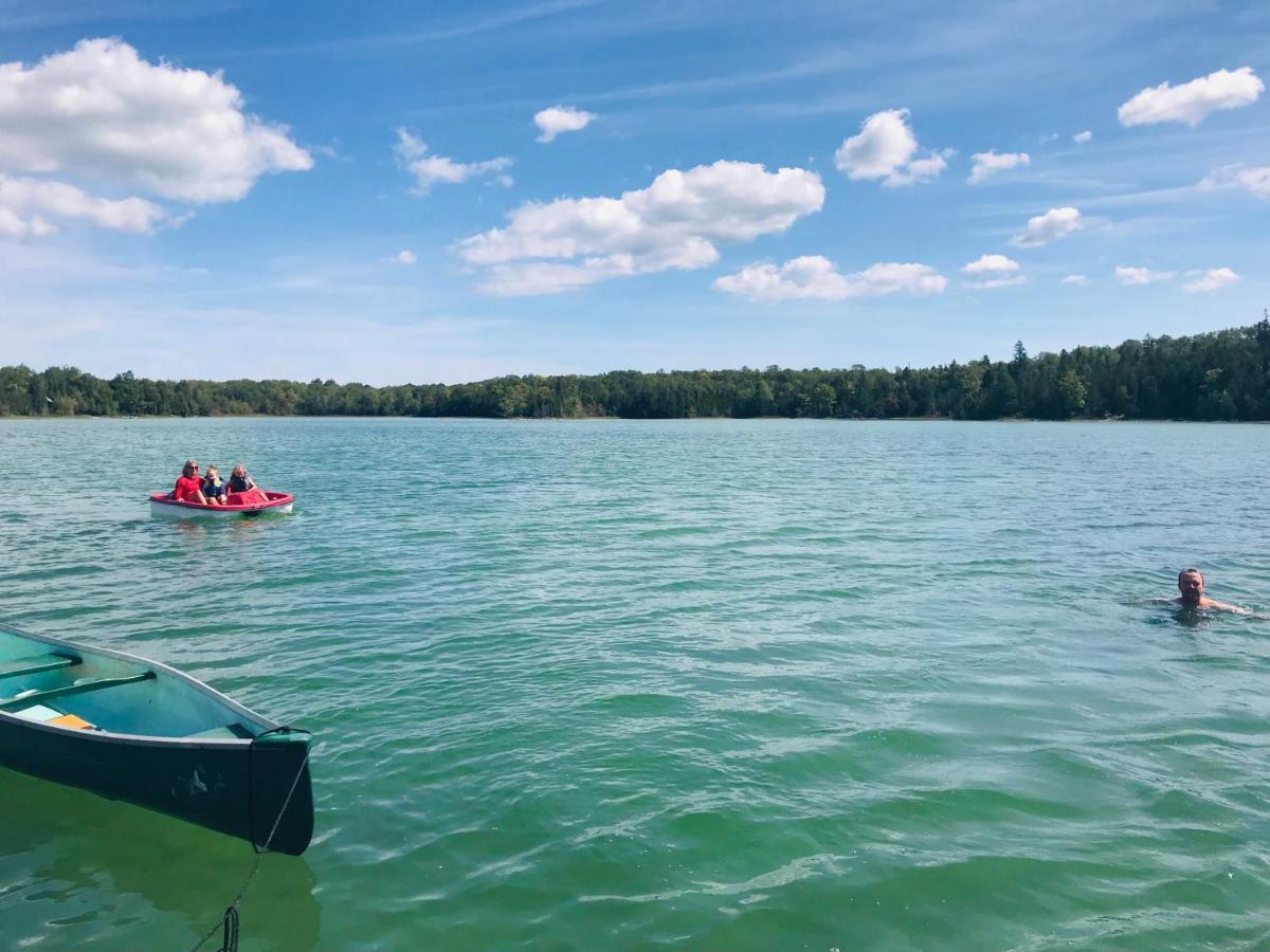 Lakefront Hope Lodge Miller Lake Екстериор снимка