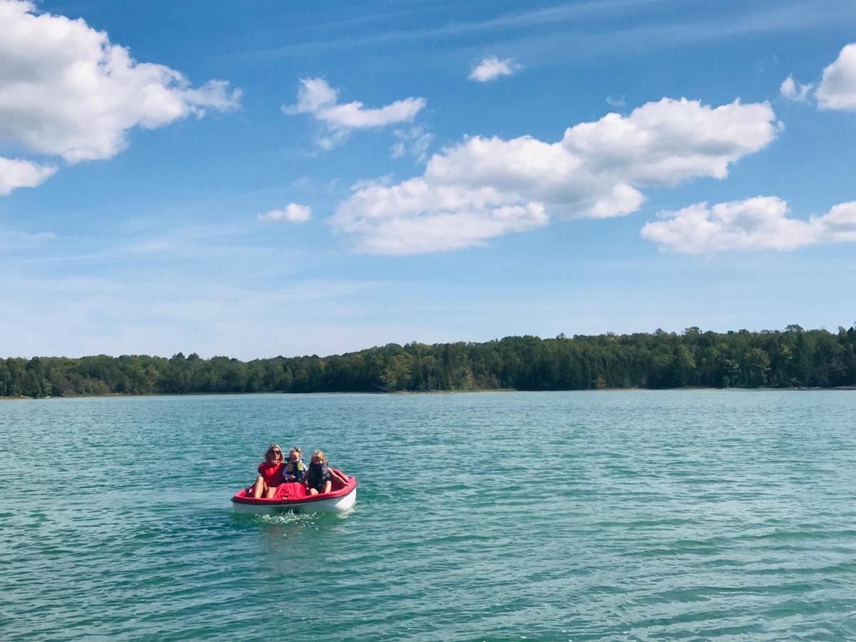 Lakefront Hope Lodge Miller Lake Екстериор снимка