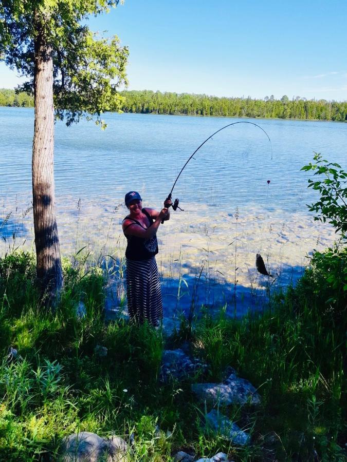 Lakefront Hope Lodge Miller Lake Екстериор снимка
