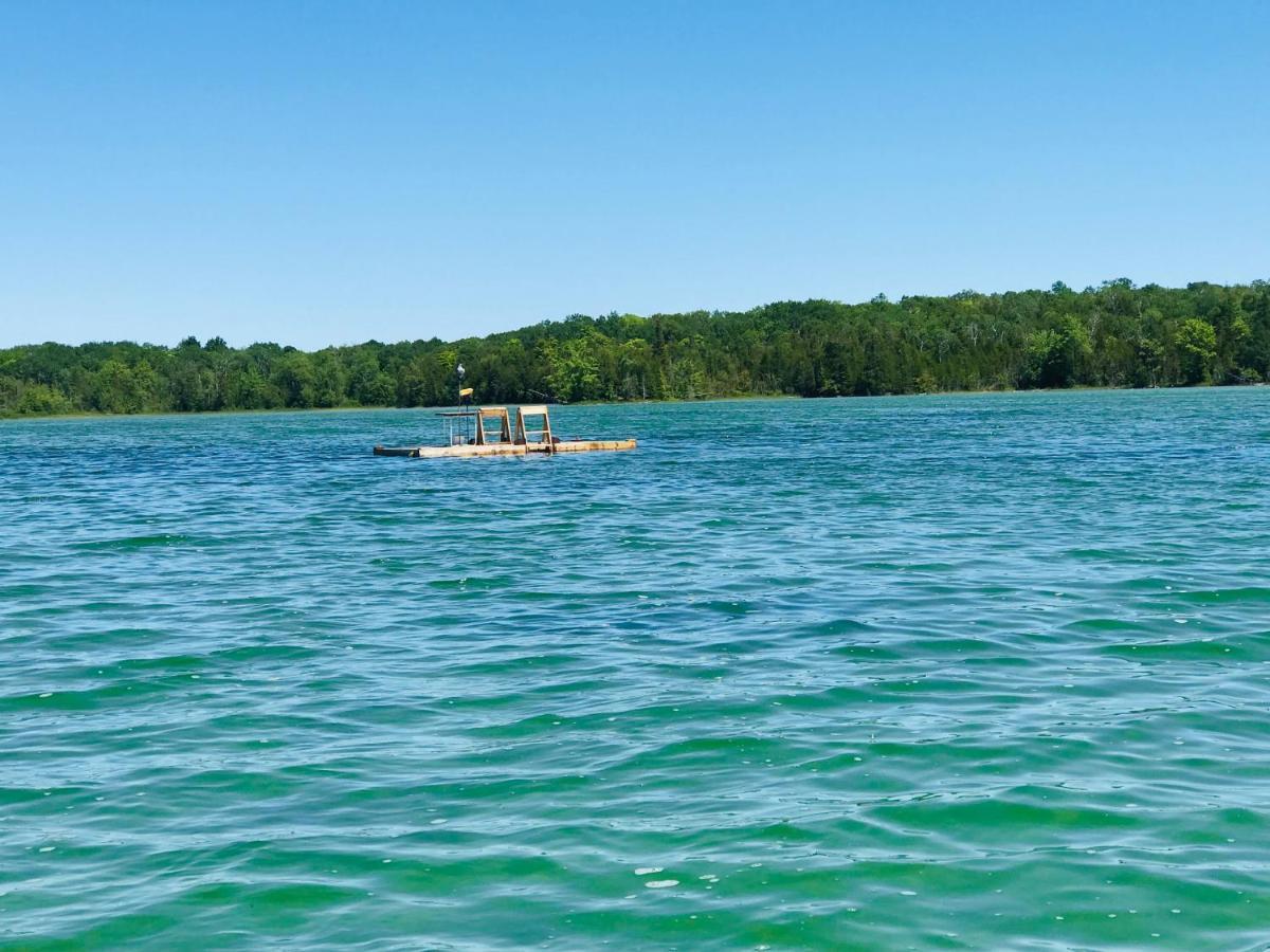 Lakefront Hope Lodge Miller Lake Екстериор снимка